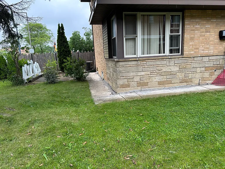 4740 Main St #A — Photo 2