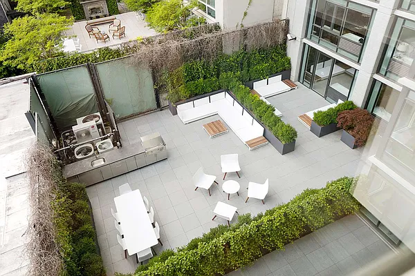 Sold by Compass | media 17