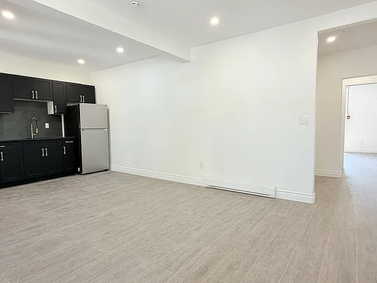 691 Ouellette Ave #6 — Photo 7