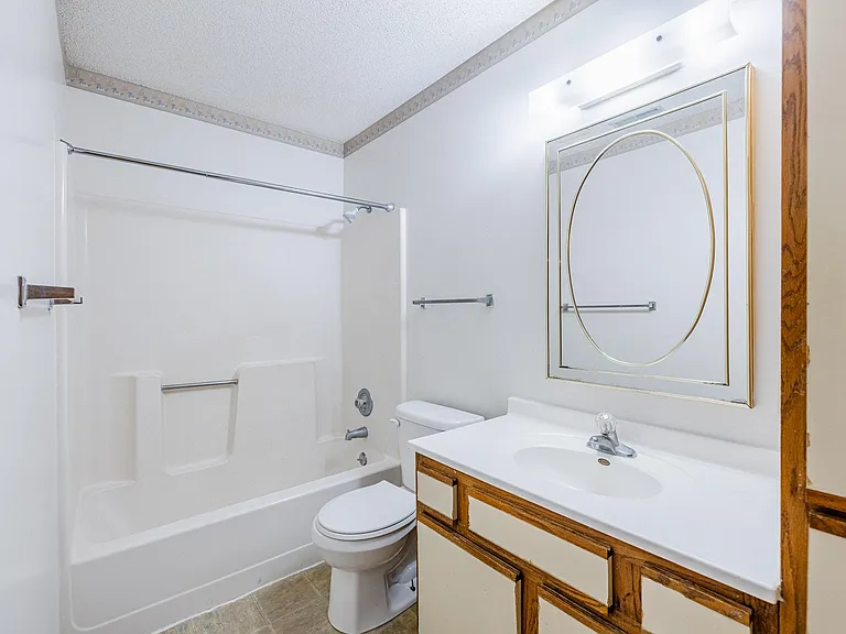 Cambridge Apartments — Photo 36