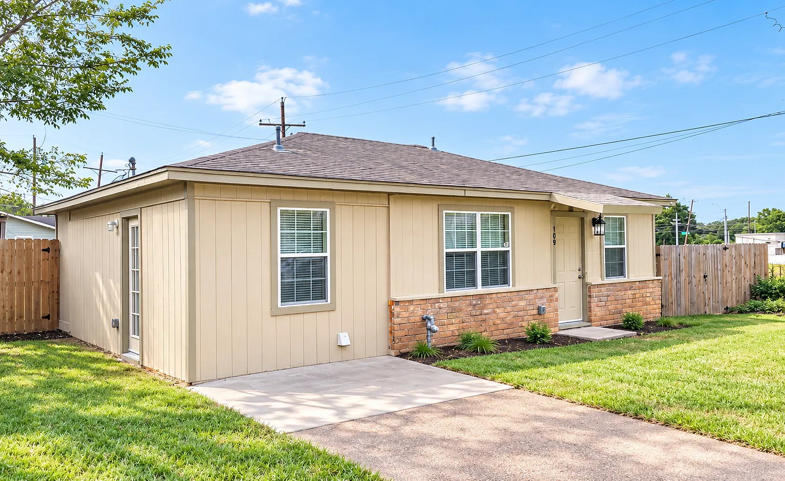 3 bed, 1007 sqft, $1,345 — Photo 3