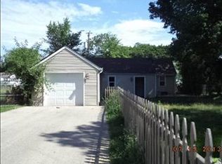936 Colonial Dr, Machesney Park, IL