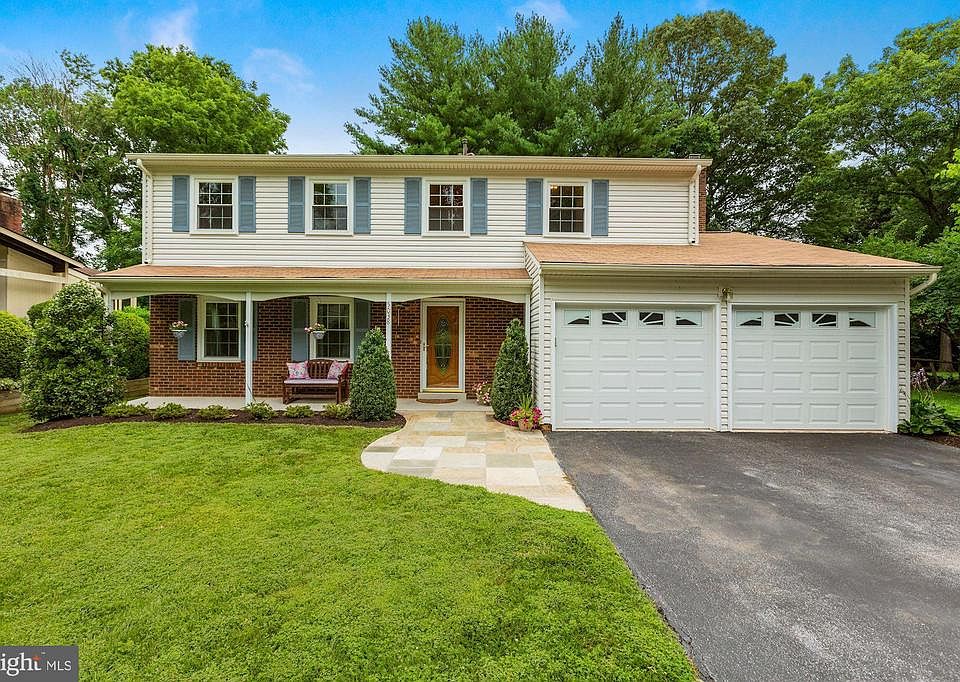 5038 Dequincey Dr. 2 car garage and beautiful lot