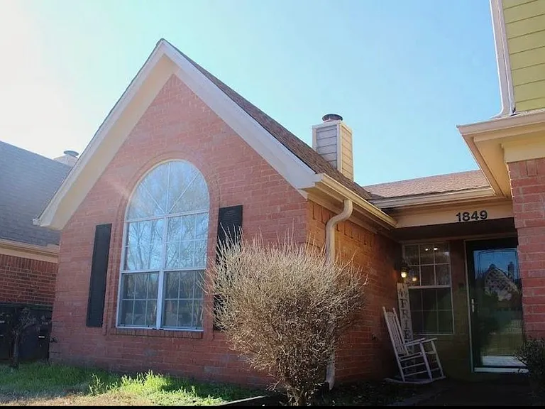1849 Winship Dr — Photo 14
