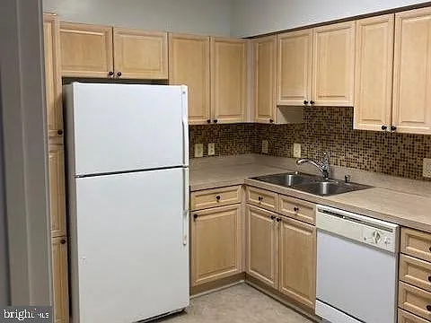 2 bed, 2.0 bath, 1032 sqft, $2,450 — Photo 4