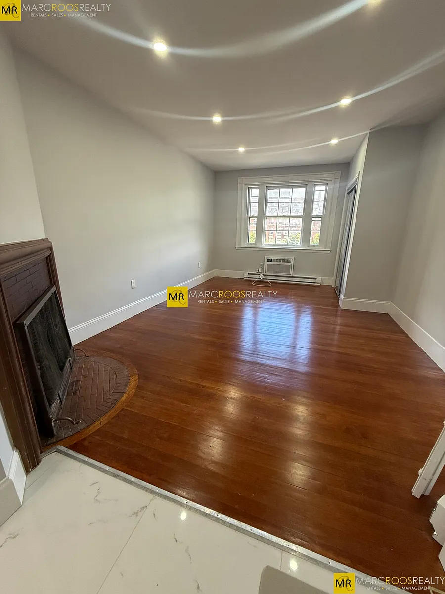 Building Photo - 476 Commonwealth Ave #5A