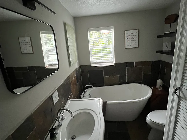 240 Georgia Ave — Photo 5