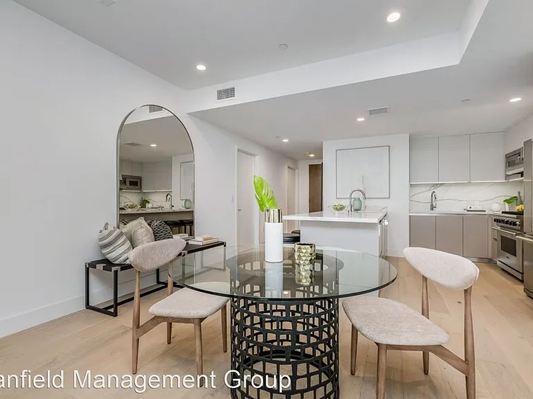 Reeves Place LA — Photo 12
