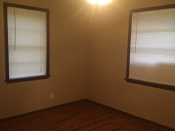 3rd image of 901 N Temple St