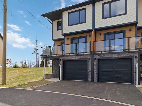 2nd image of 11 Viewcrest Dr