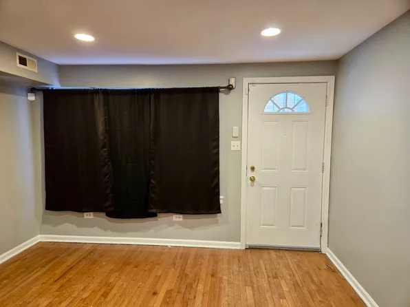 7011 S East End Ave APT A, Chicago, IL 60649