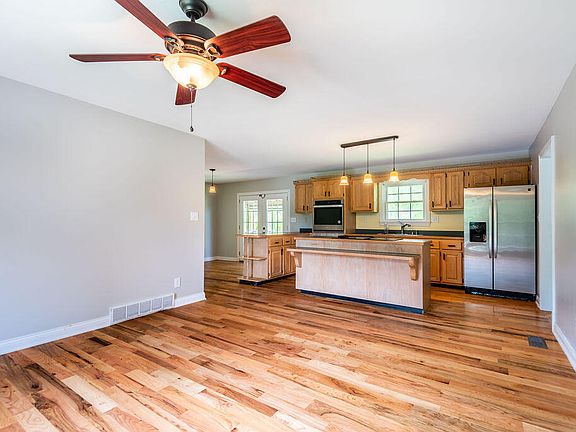 5th image of 180 W Woodland Acres