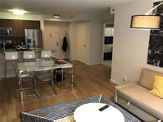 Rented by R New York | media 27
