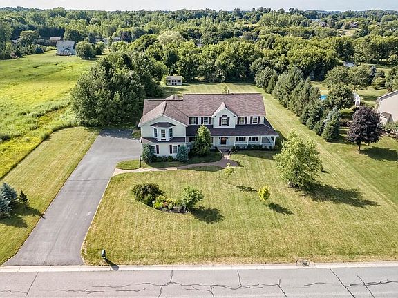 3rd image of 17 Gravel Hill Ln