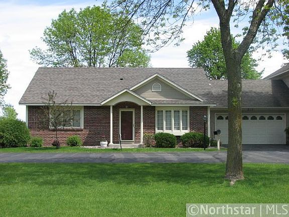Face the Sunsets in your brand new 4 season porch with 4 glass sliding doors, access to an aggregate patio and phenominal views of the golfcourse!