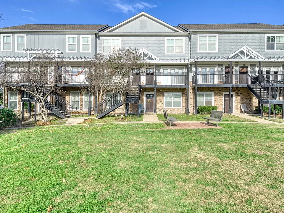 1725 Harvey Mitchell Pkwy S #2124