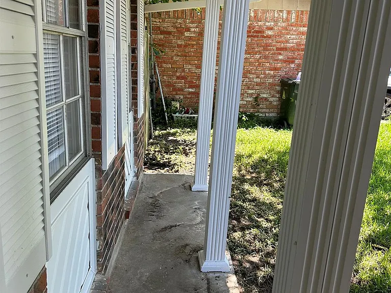934 Bacliff Dr — Photo 3