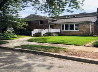 186 Lindbergh Ave, Oceanside, NY 11572