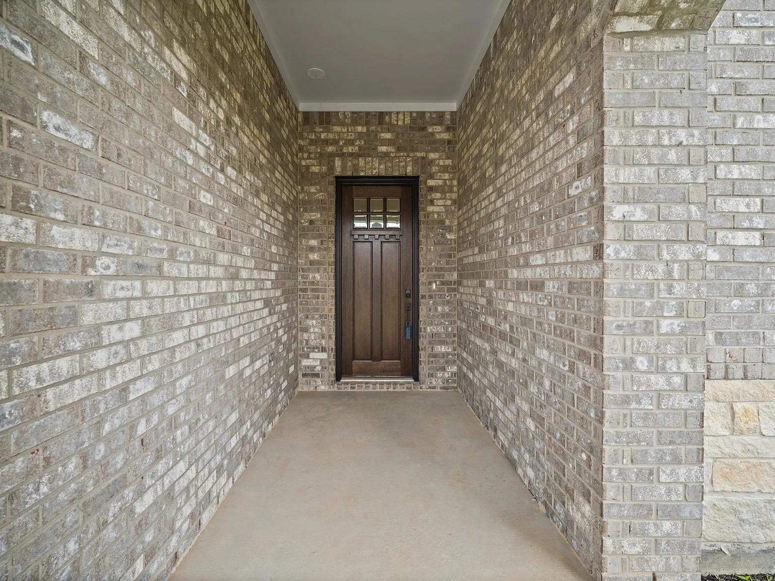 3 bed, 2.5 bath, 1907 sqft, $3,950 — Photo 2