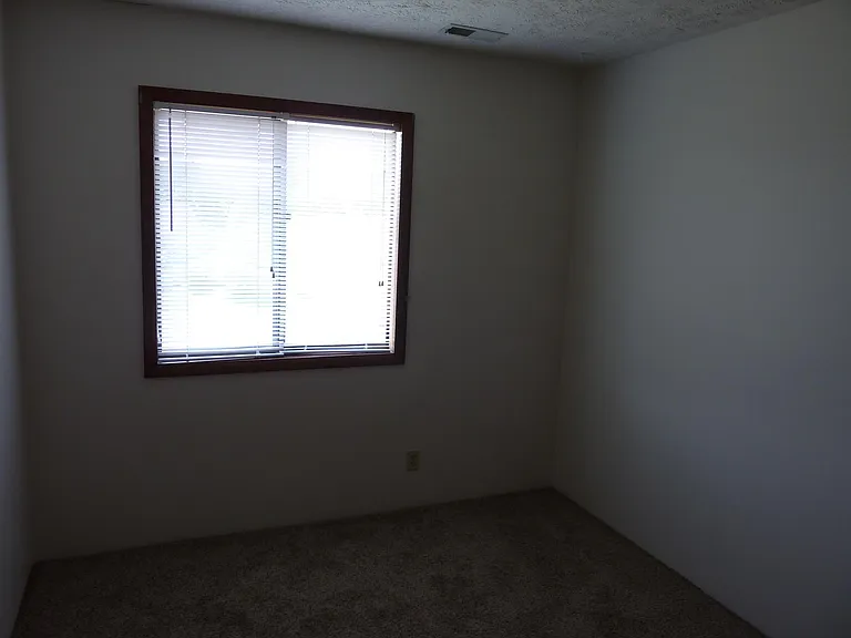 5503 S 31st St #6 — Photo 2