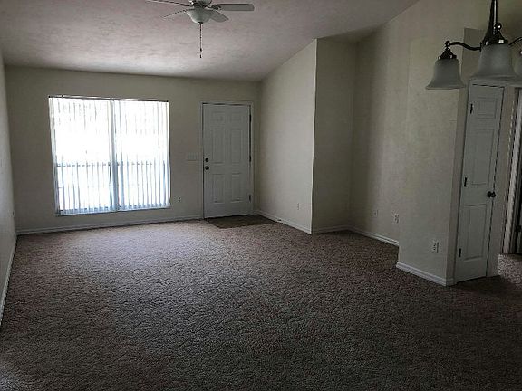 5th image of 272 SW Edna Ct