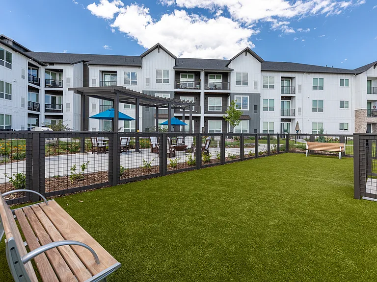 Avenida at Centerra - 55+ Active Adult Apartment Homes — Photo 32