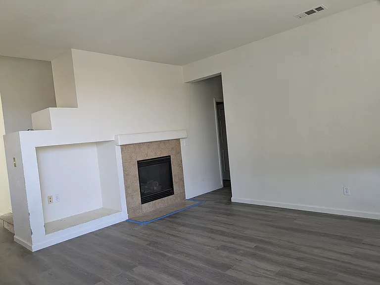 1522 La Sierra St — Photo 1