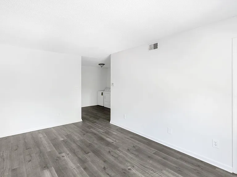 Breezeway — Photo 17