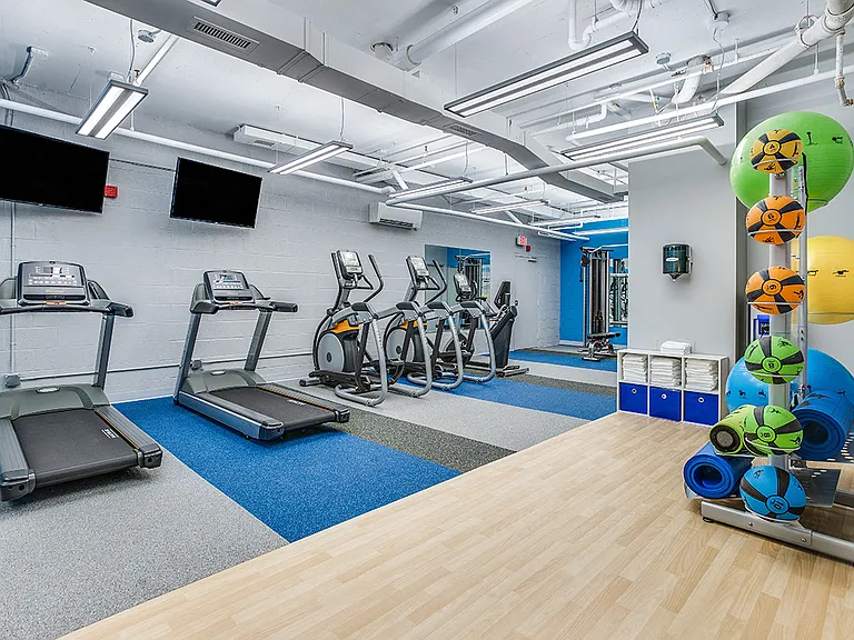 24/7 fitness center