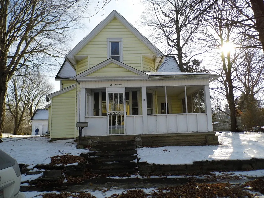 219 E Columbia St photo 1