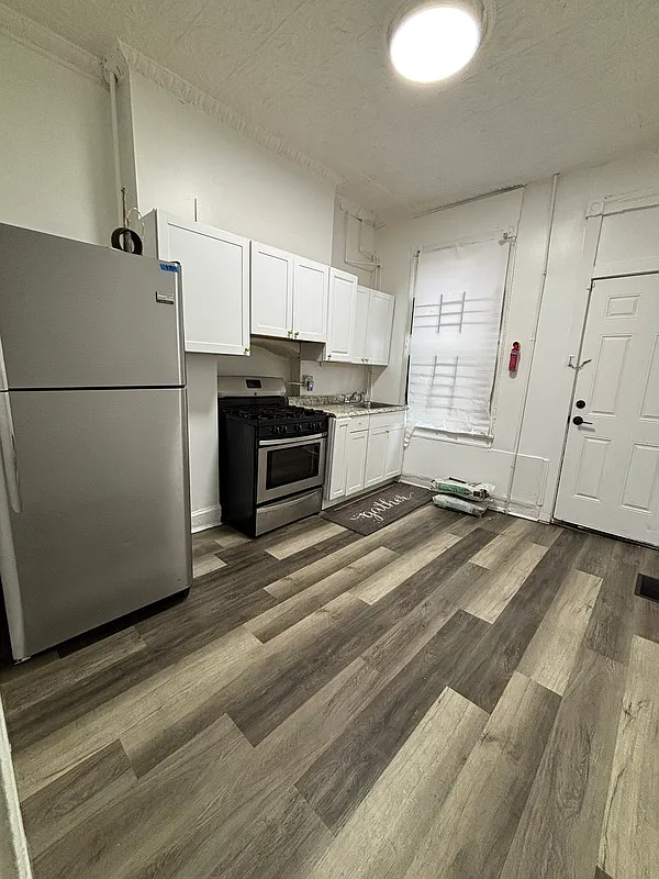 Building Photo - 292X Parkwood Ave #1