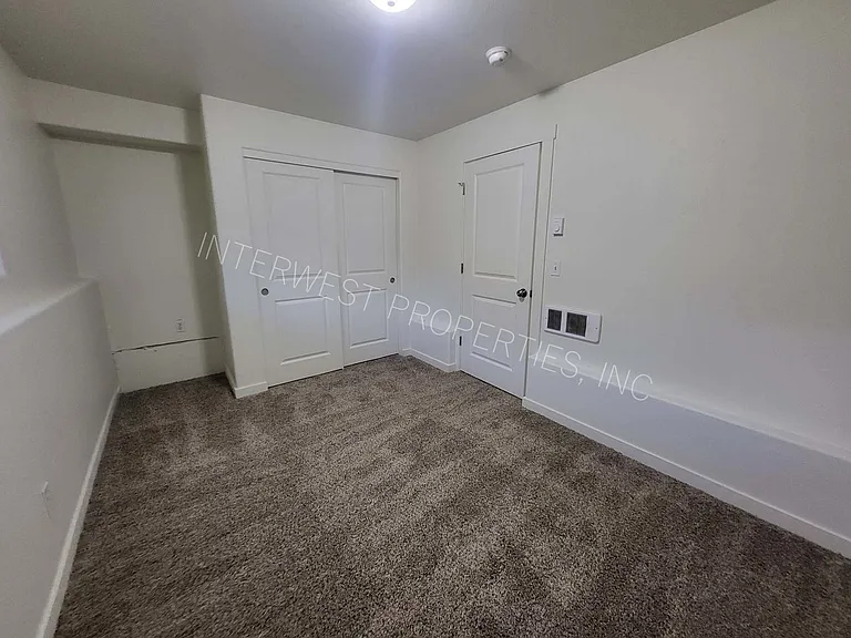 520 NE 128th Ave — Photo 16