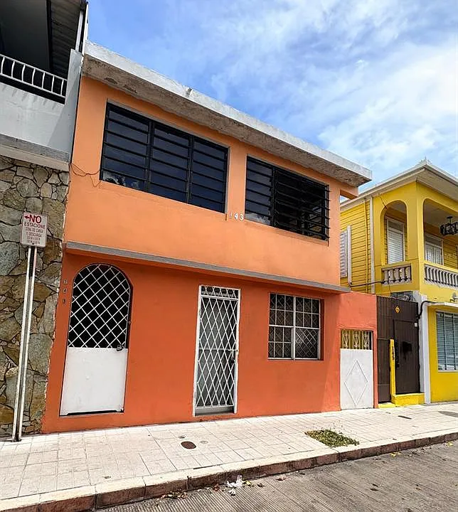 143 Calle Victoria