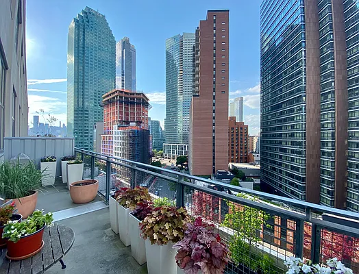 Rented by Luxus Manhattan Realty | media 17