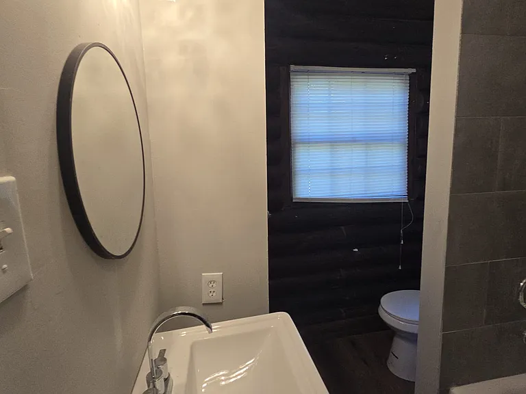 1099 W Hall Ave — Photo 4