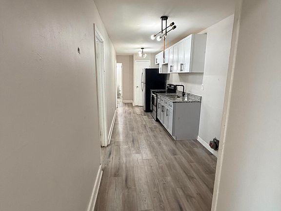 2nd image of 478 N Pennsylvania Ave APT 1