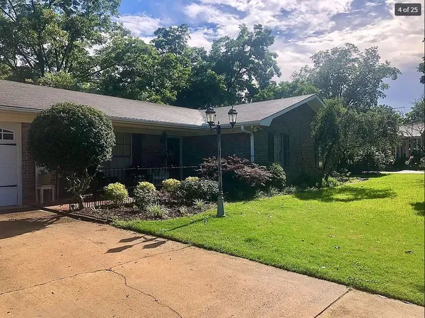 214 Whispering Pines St, Enterprise, AL 36330