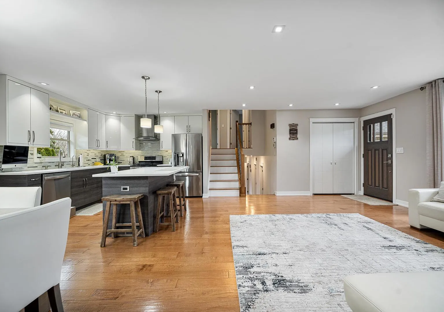 3 bed, 2.0 bath, 1224 sqft, $3,500 — Photo 2