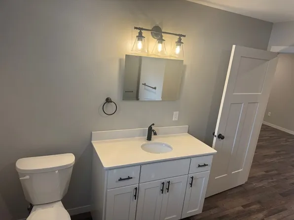 St. Lawerence, 105 Saint Lawrence St #4, Decorah, IA 52101