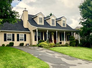 10216 Bear Creek Dr, Hagerstown, MD 21740