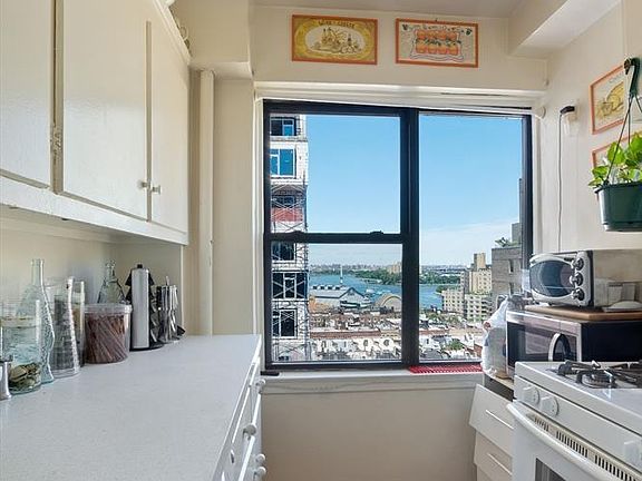 3rd image of 510 E 86th St APT 18E