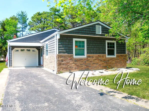 52 Normanton Court, Toms River, NJ 08757