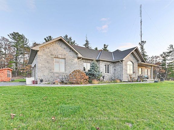 4th image of 23 Oak Lake Rd