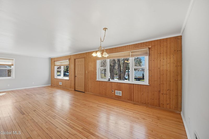 5th image of 138 Birchwood Drive