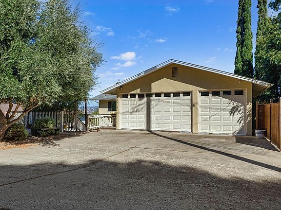 4th image of 3584 Knob Cone Drive