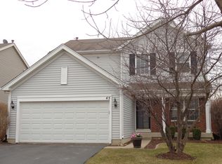 45 Woodland Park Cir, Gilberts, IL 60136