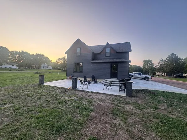 303 N Oak St, Avon, SD 57315