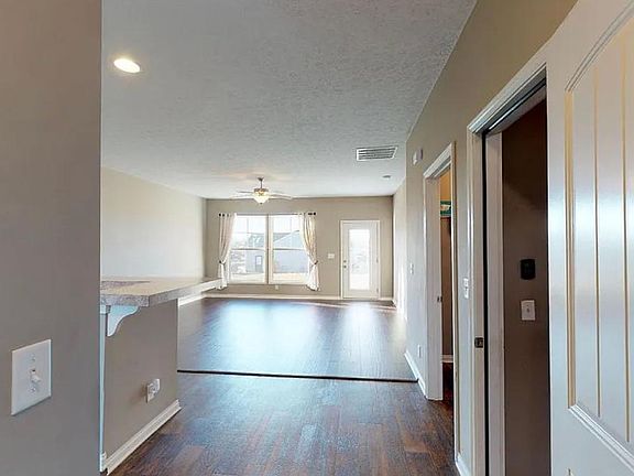 2nd image of 2124 Meadowhill Ln