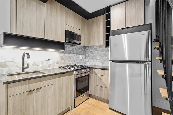 Rented by Skyhigh Realty NYC LLC | media 25