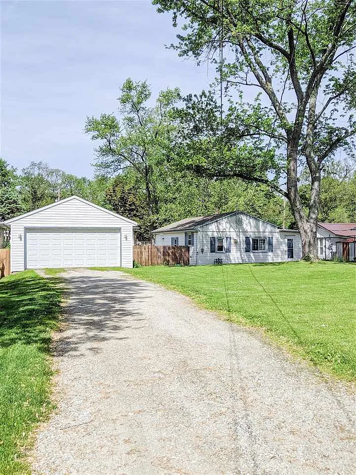 4201 SE Scholl Ct photo 1